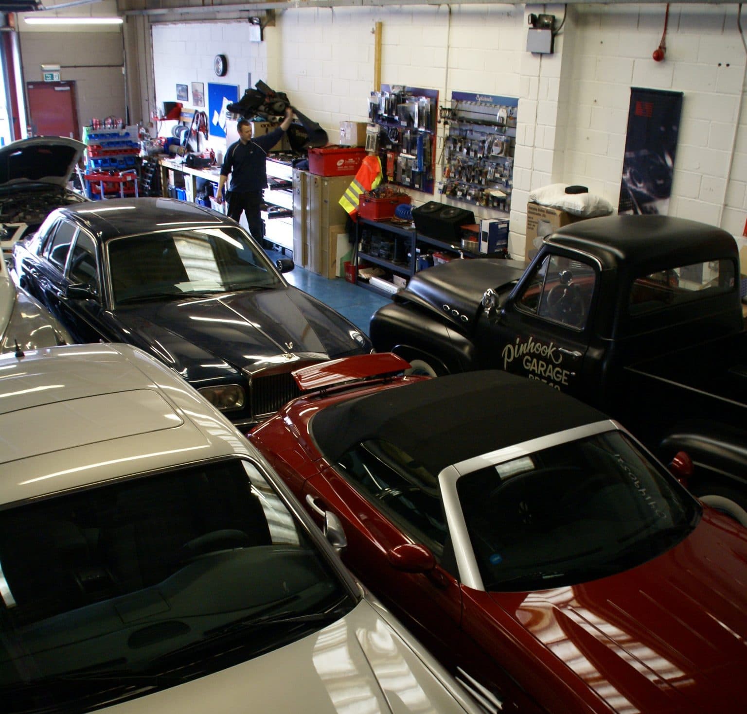 Busy ShipMyCar workshop with many cars